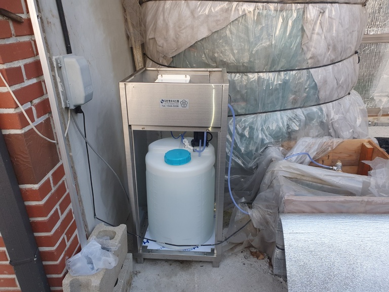 경기 연천 행복한 우리집 자동염소투입기 설치사진